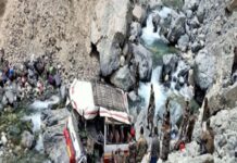 सेना की बस 90 फीट ऊंचाई से श्योक नदी में गिरी, सात जवानों की जान गई, 19 गंभीर रूप से घायल