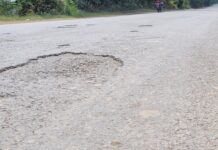 गारंटी पीरियड होने के बावजूद सड़क की मरम्मत नहीं हो रही App Install Banner