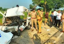Unnao Road Accident: अज्ञात वाहन ने एम्बुलेंस को मारी टक्कर, वृद्धा और तीन बेटियों की मौत, चौथी की हालत गंभीर Unknown vehicle collided with ambulance, old woman and three daughters died, condition of fourth is critical