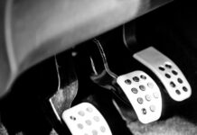 कार चलाते हैं तो जान लें क्लच दबाने का खेल, ये 5 गलतियां होती हैं कार के लिए जानलेवा कार चलाते हैं तो जान लें क्लच दबाने का खेल, ये 5 गलतियां होती हैं कार के लिए जानलेवा