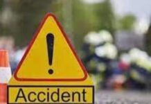 बारिश में Car और Bike के टायर क्यों होते हैं स्लिप? जान लेंगे तो टल जाएगा बड़ा हादसा बारिश में Car और Bike के टायर क्यों होते हैं स्लिप? जान लेंगे तो टल जाएगा बड़ा हादसा