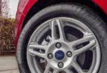 Car Tyre में दिखें ये खराबियां तो तुरंत कर देना चेंज, नहीं तो हो जाएगा हादसा Car Tyre में दिखें ये खराबियां तो तुरंत कर देना चेंज, नहीं तो हो जाएगा हादसा