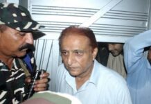 आजम खां: फिर मुश्किल में सपा नेता का चार दशक लंबा राजनीतिक सफर, जेल से लेकर छापेमारी तक की पूरी कहानी आजम खां: फिर मुश्किल में सपा नेता का चार दशक लंबा राजनीतिक सफर, जेल से लेकर छापेमारी तक की पूरी कहानी