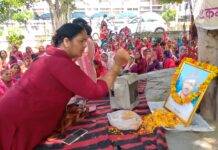 झज्जर लघु सचिवालय में आशा वर्कर्स का प्रदर्शन: शहीद भगत सिंह की जयंती मनाई; बोली- मांग पूरी होने तक जारी रहेगा धरना App Install Banner