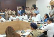 पलवल में मंत्री बनवारी लाल की ग्रीवेंस मीटिंग: लोग बोले- अधिकारी कहते हैं, जो करना है कर लो; भाजपा MLA ने कहा- इन्हें ठीक करो App Install Banner