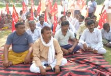 झज्जर में ग्रामीण सफाई कर्मियों ने दिया धरना-प्रदर्शन: 3 दिन तक करेंगे आंदोलन; बोले- सरकार मांगों पर नहीं कर रही सुनवाई App Install Banner