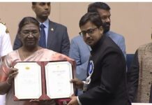 नारनौल के मनीष सैनी को नेशनल फिल्म अवॉर्ड: राष्ट्रपति द्रौपदी मुर्मू ने किया सम्मानित; गांधी एंड कंपनी फिल्म के लिए सम्मान App Install Banner