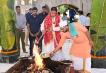 हरियाणा के 3 मंत्रियों का पंचकूला दौरा: मनसा देवी-काली मंदिर में माथा टेका; डॉ. कमल गुप्ता बोले- प्रदेशवासियों की खुशहाली की कामना की App Install Banner